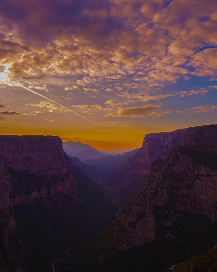 Mystic Lake Koukkoúlion Dış mekan fotoğraf